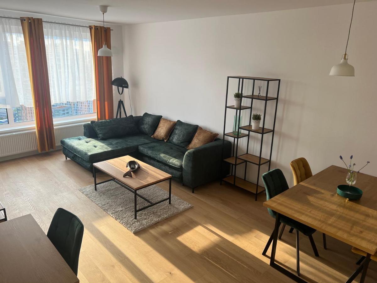 New Downtown Apartment Couple Minute From The Old Town براتسيلافا المظهر الخارجي الصورة