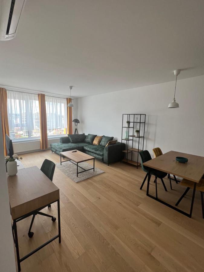 New Downtown Apartment Couple Minute From The Old Town براتسيلافا المظهر الخارجي الصورة