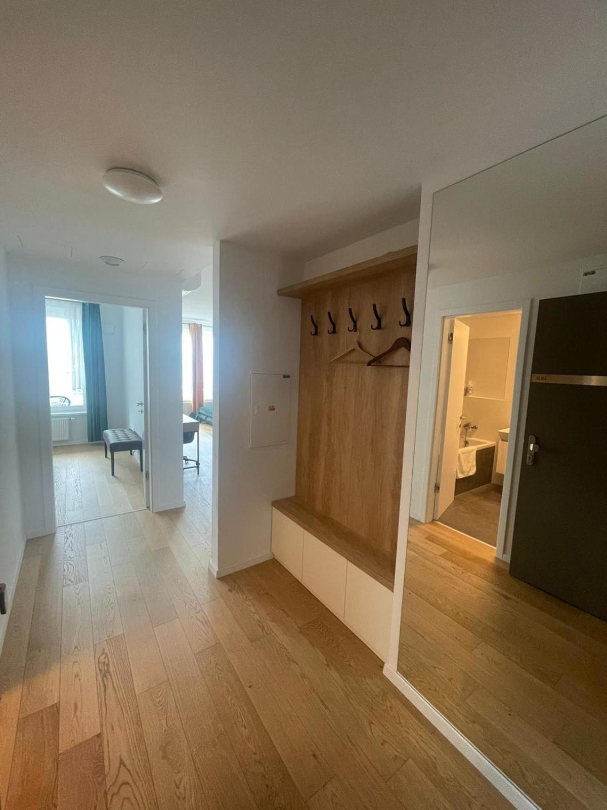 New Downtown Apartment Couple Minute From The Old Town براتسيلافا المظهر الخارجي الصورة