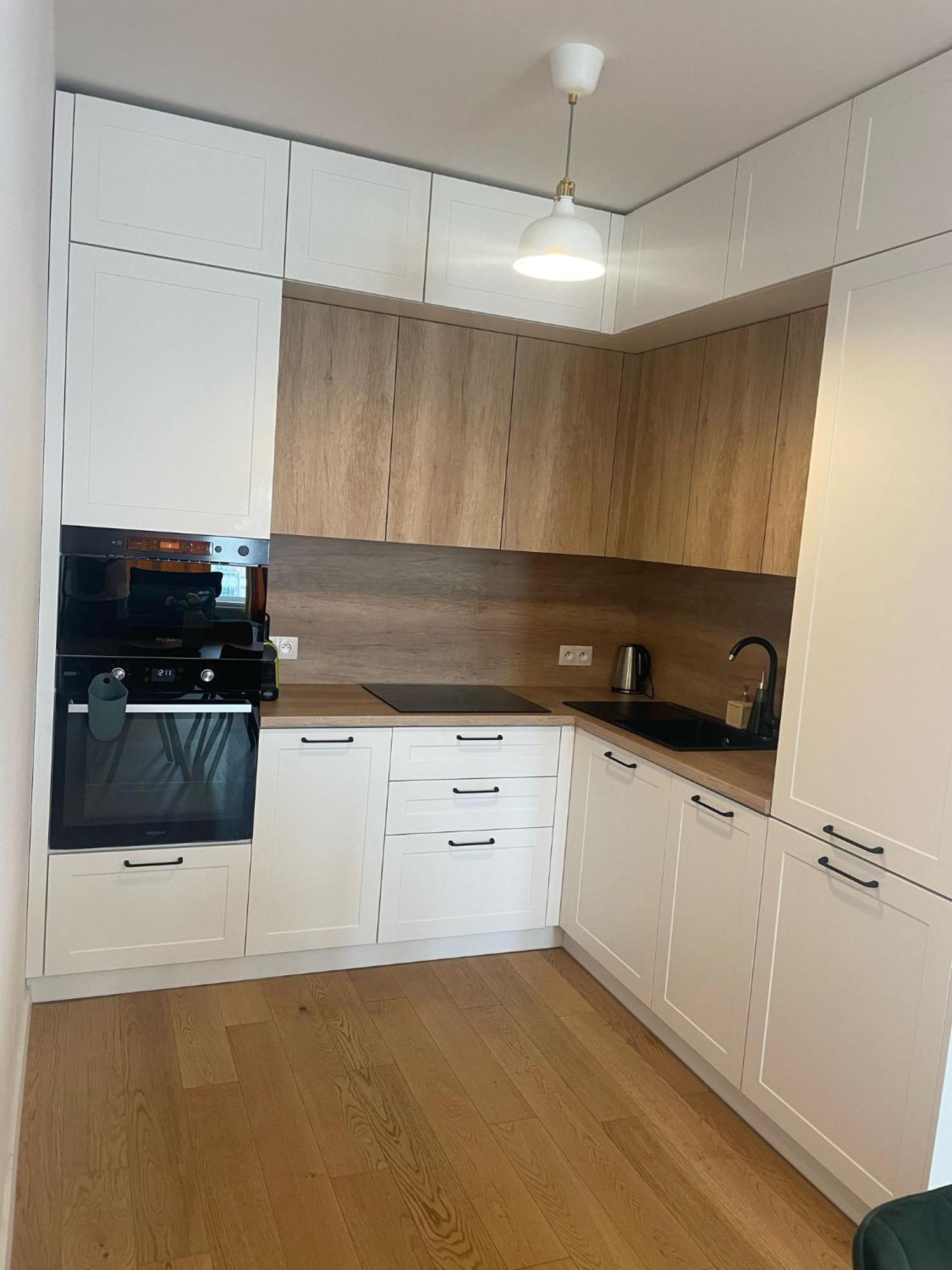 New Downtown Apartment Couple Minute From The Old Town براتسيلافا المظهر الخارجي الصورة