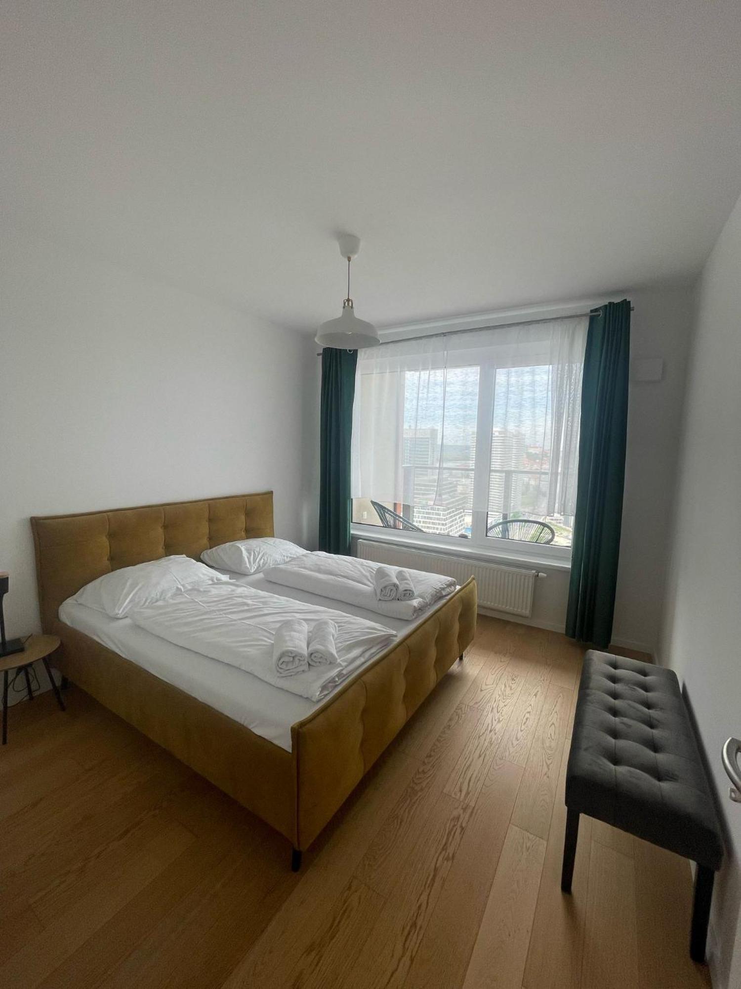 New Downtown Apartment Couple Minute From The Old Town براتسيلافا المظهر الخارجي الصورة