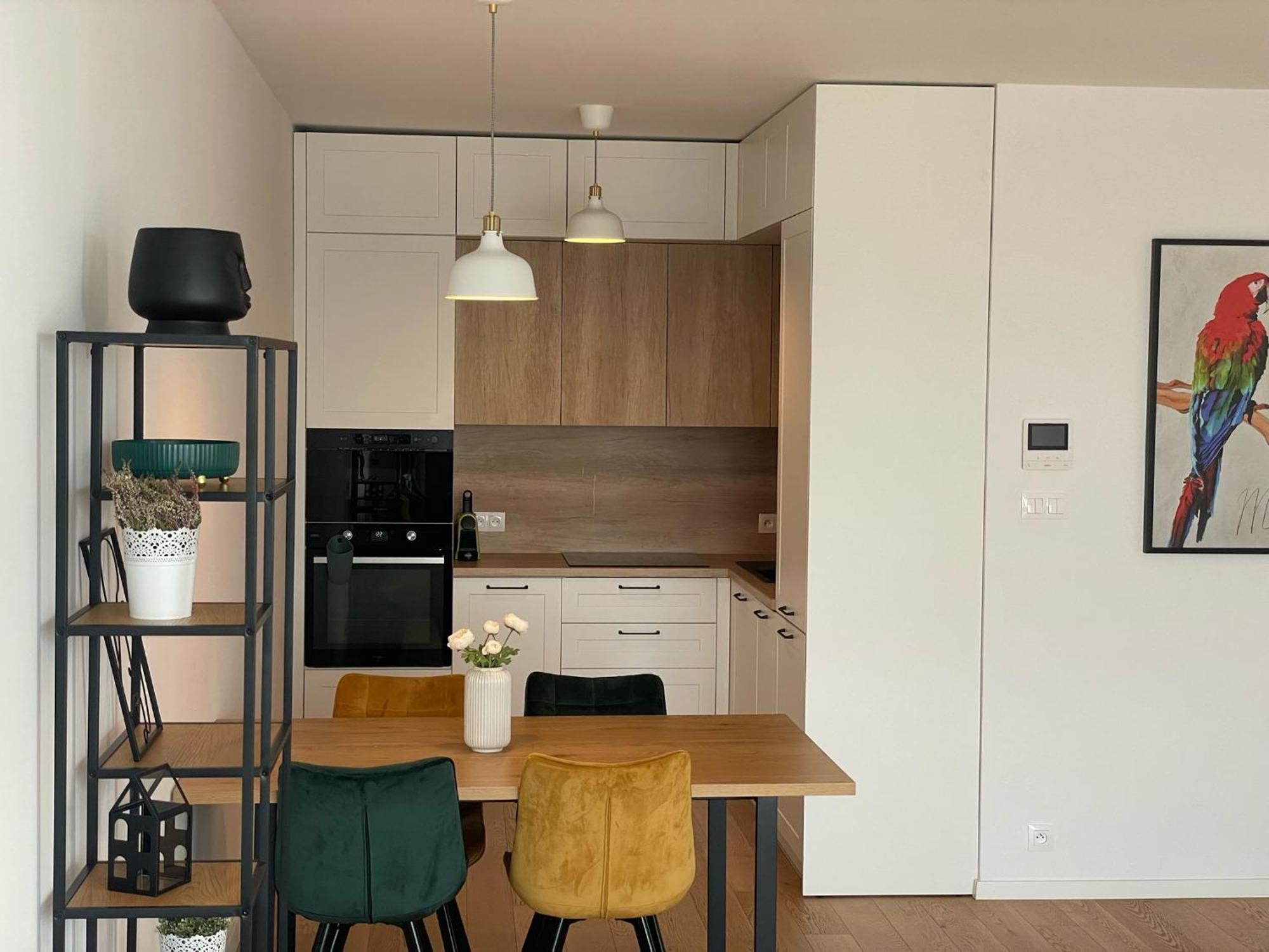 New Downtown Apartment Couple Minute From The Old Town براتسيلافا المظهر الخارجي الصورة
